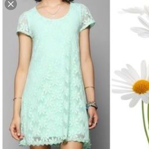 NWOT! Kimchi Blue MINT Daisy Print Lace Dress!